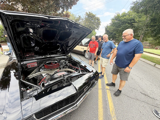 Wings, wheels draw crowd to Ebensburg